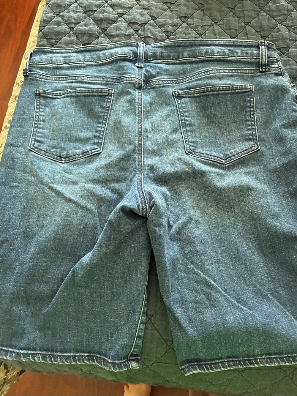 SO Slimming Girlfriend Short in Indigo Wash - Picture 2 of 3